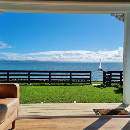 Red Rock Cottage, Beachfront Luxury Clarks Beach Exterior photo